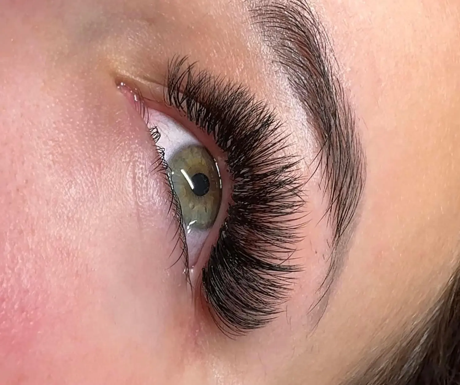 Augenbrauen und Wimpern Be&My Nails Studio