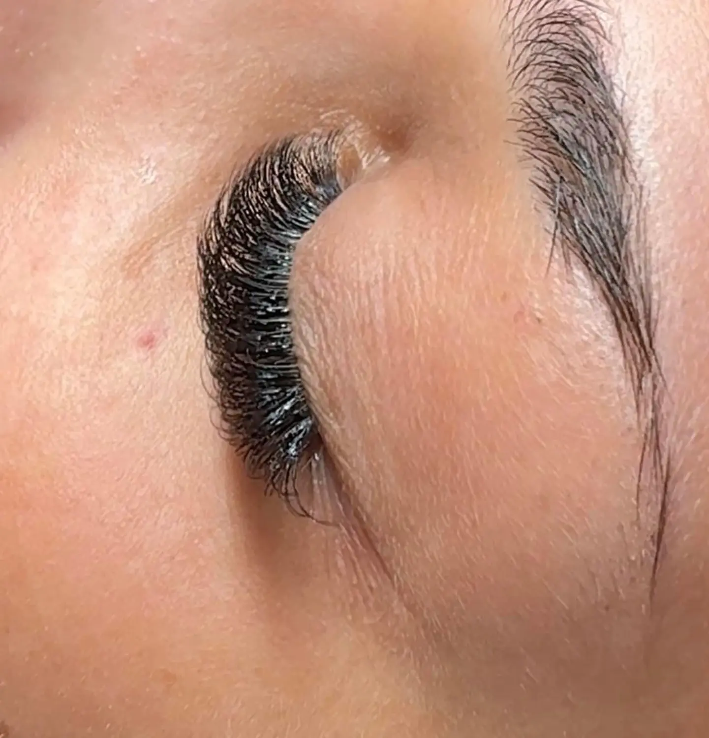 Augenbrauen und Wimpern Be&My Nails Studio
